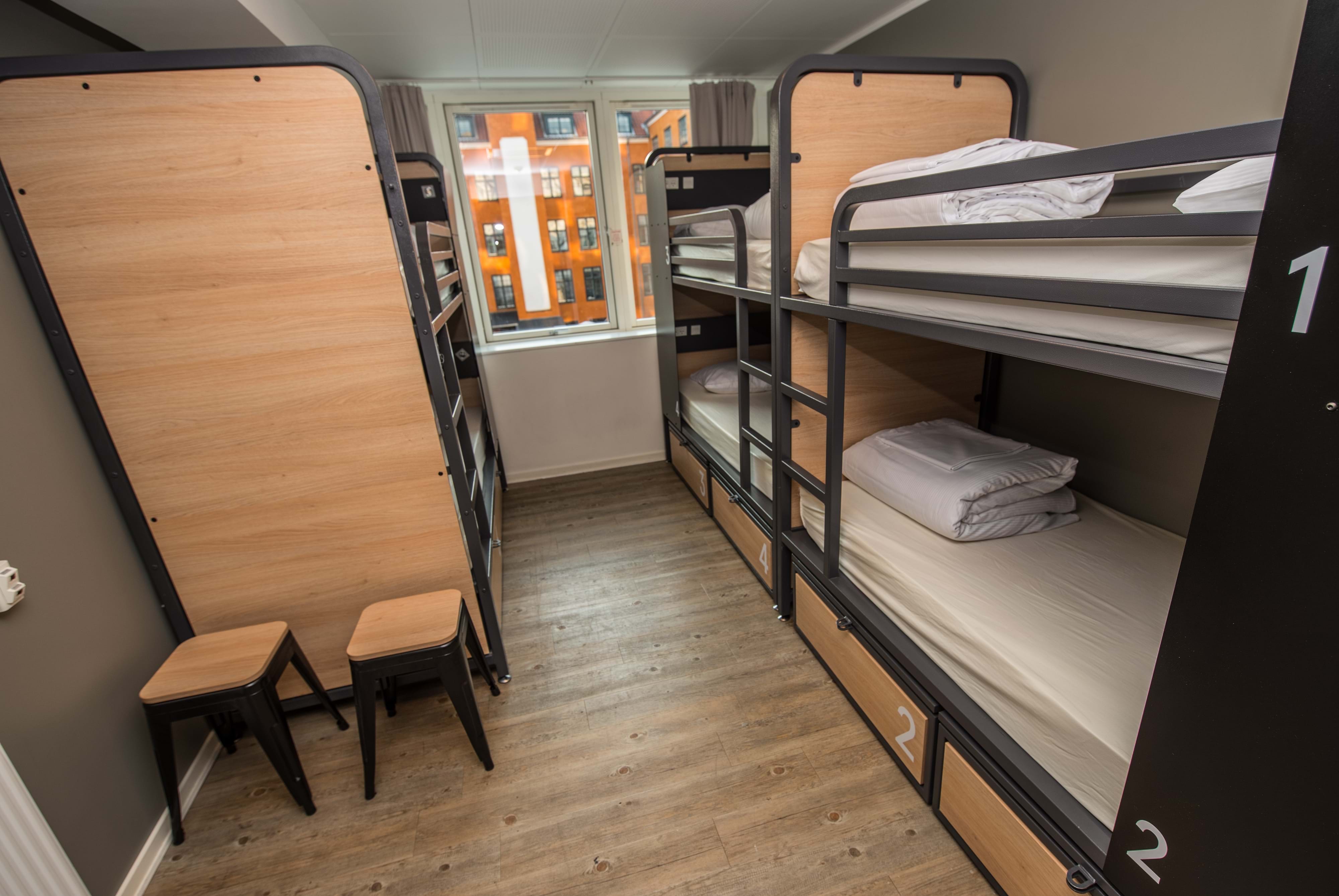 Private 6-bed Room