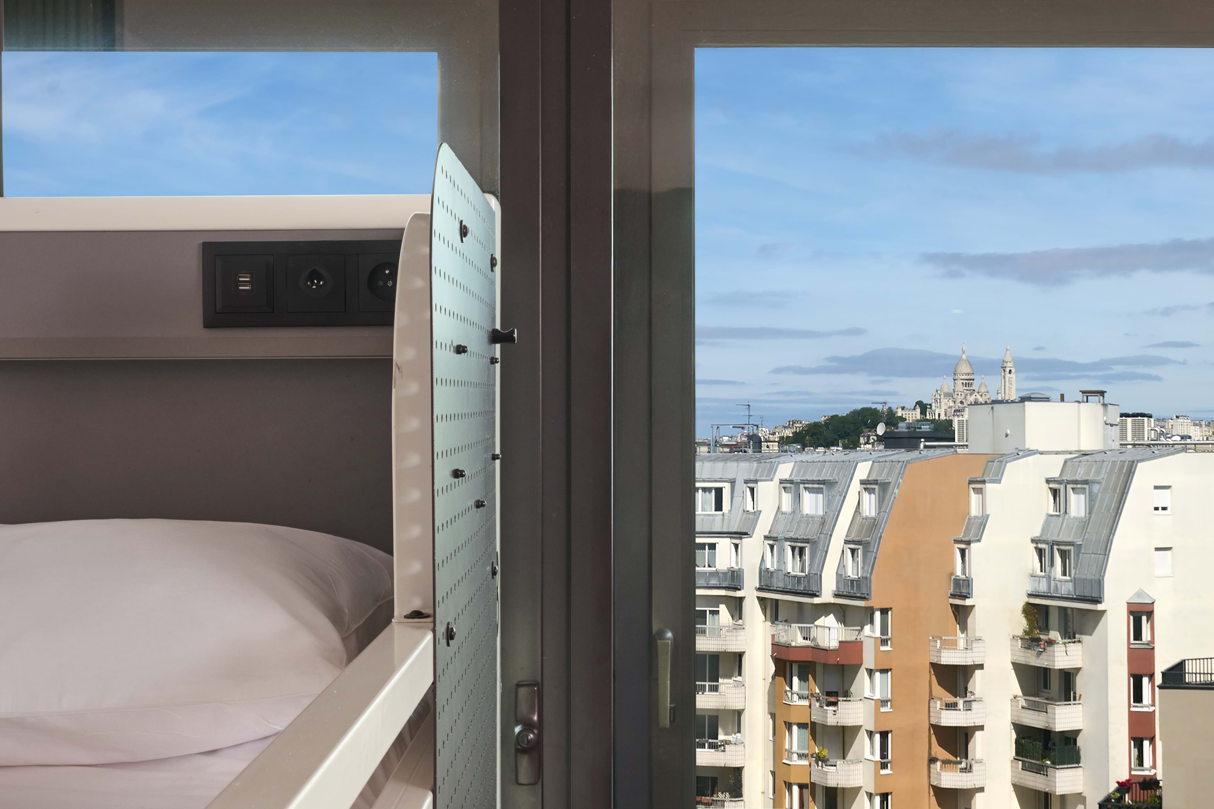 Bed in 4-bed Dorm - Paris View
