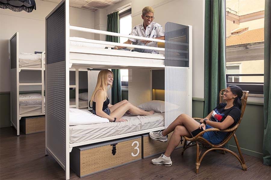 Private 6-bed Room